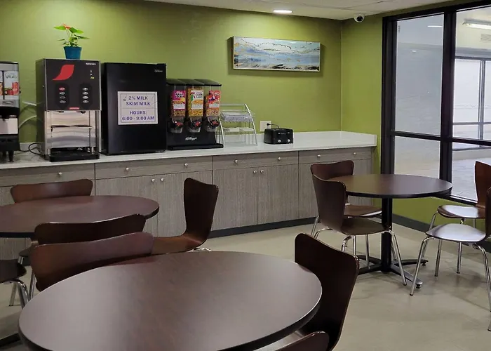 Super 8 By Wyndham Aurora/Naperville Area