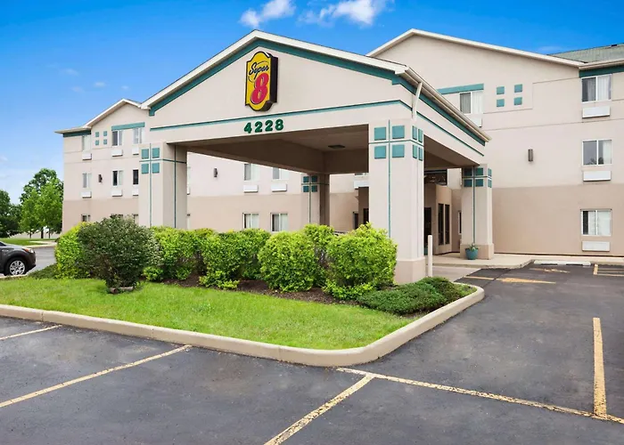 Super 8 By Wyndham Aurora/Naperville Area