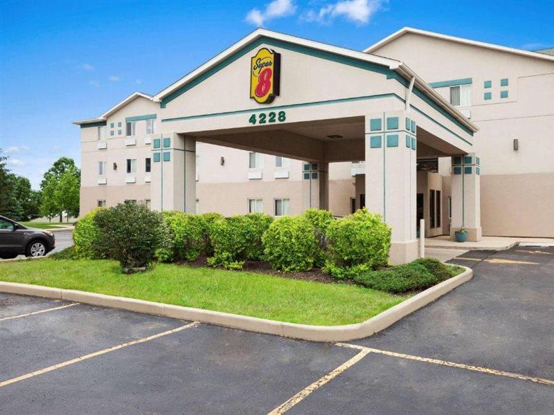 Super 8 By Wyndham Aurora/naperville Area