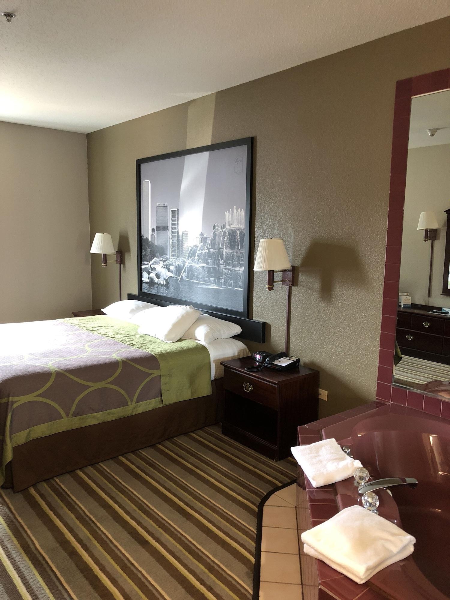 Super 8 By Wyndham Aurora/naperville Area Aurora
