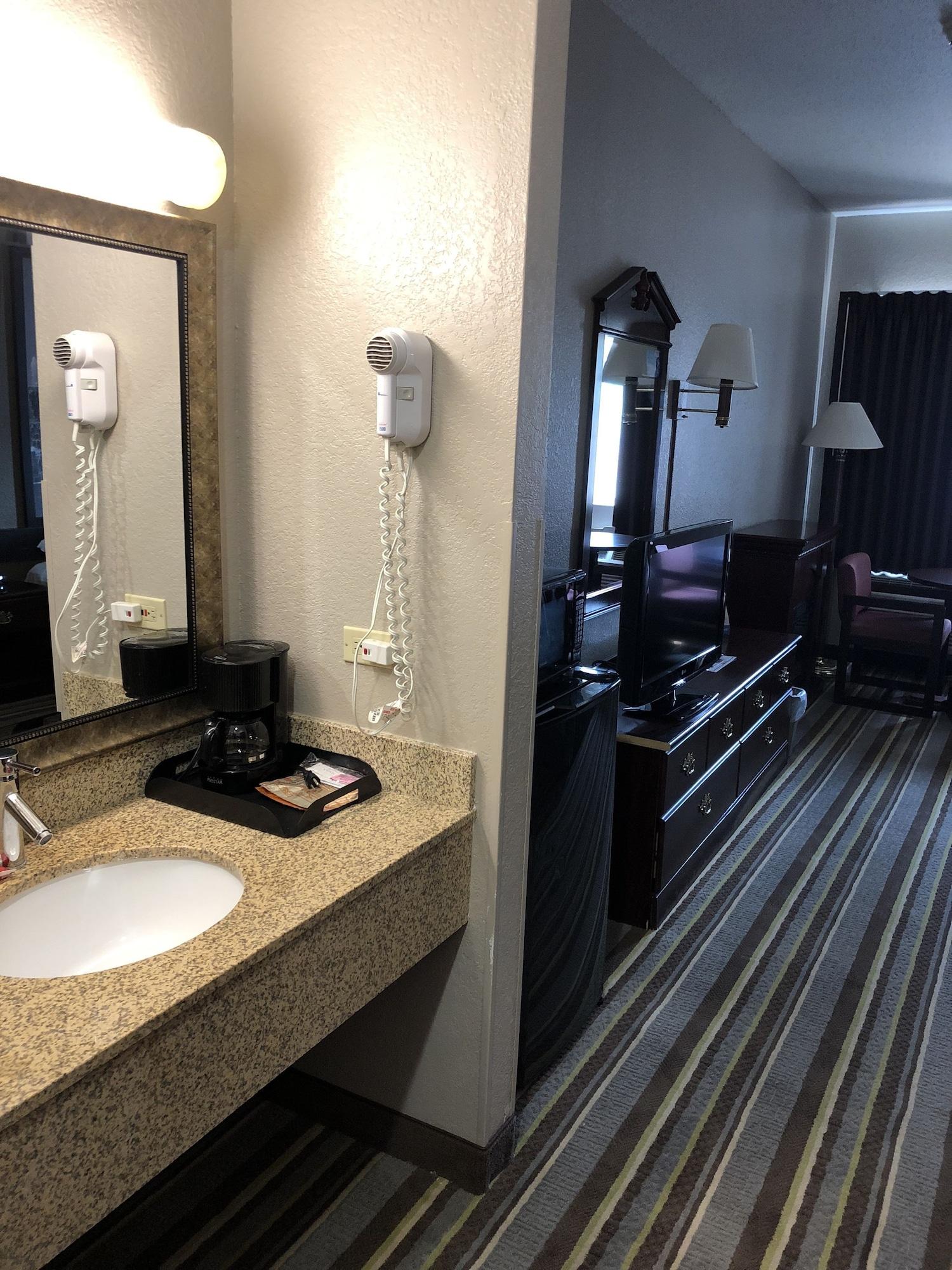 Super 8 By Wyndham Aurora/naperville Area 2*