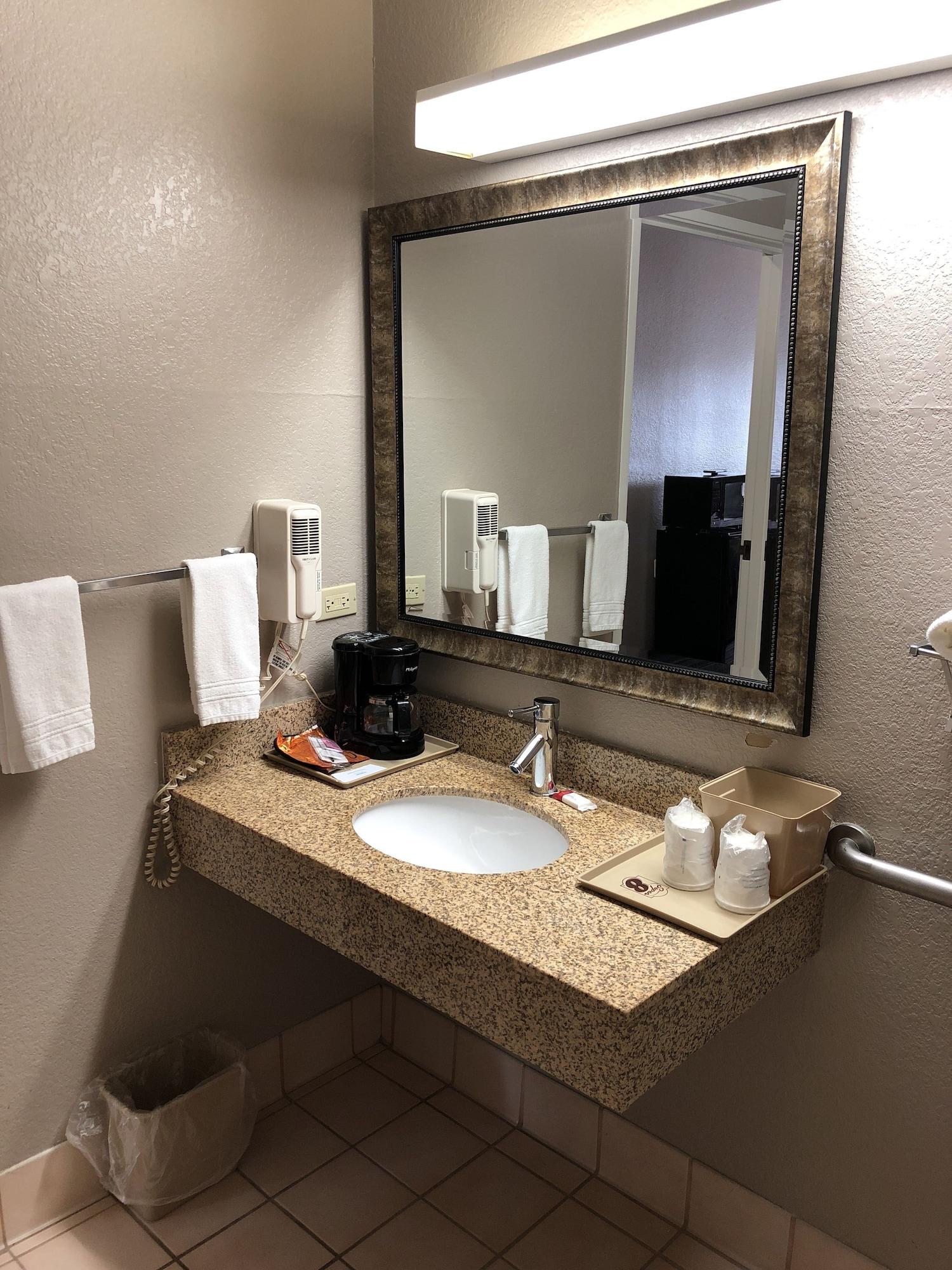 Super 8 By Wyndham Aurora/naperville Area Hotel