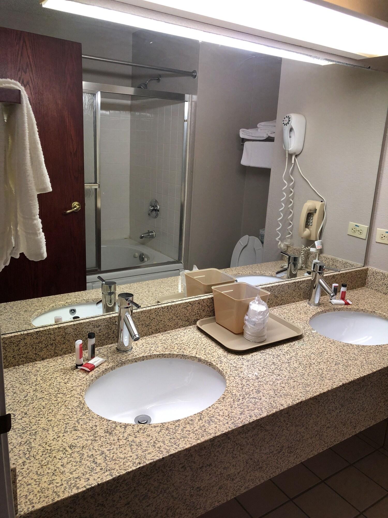 Super 8 By Wyndham Aurora/naperville Area