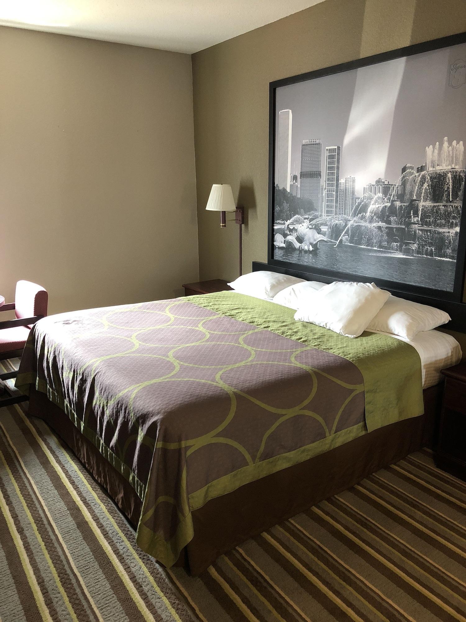 Super 8 By Wyndham Aurora/naperville Area Aurora