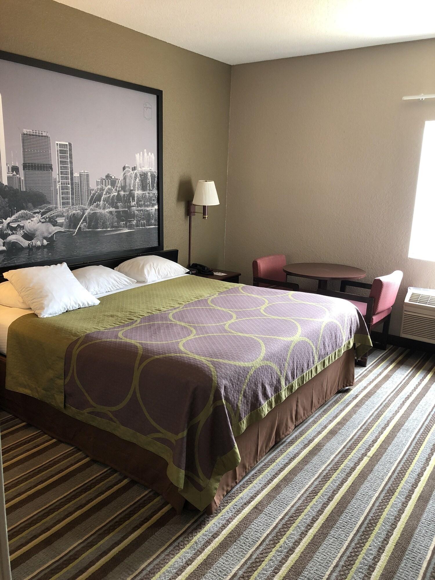 Hotel Super 8 By Wyndham Aurora/naperville Area Aurora