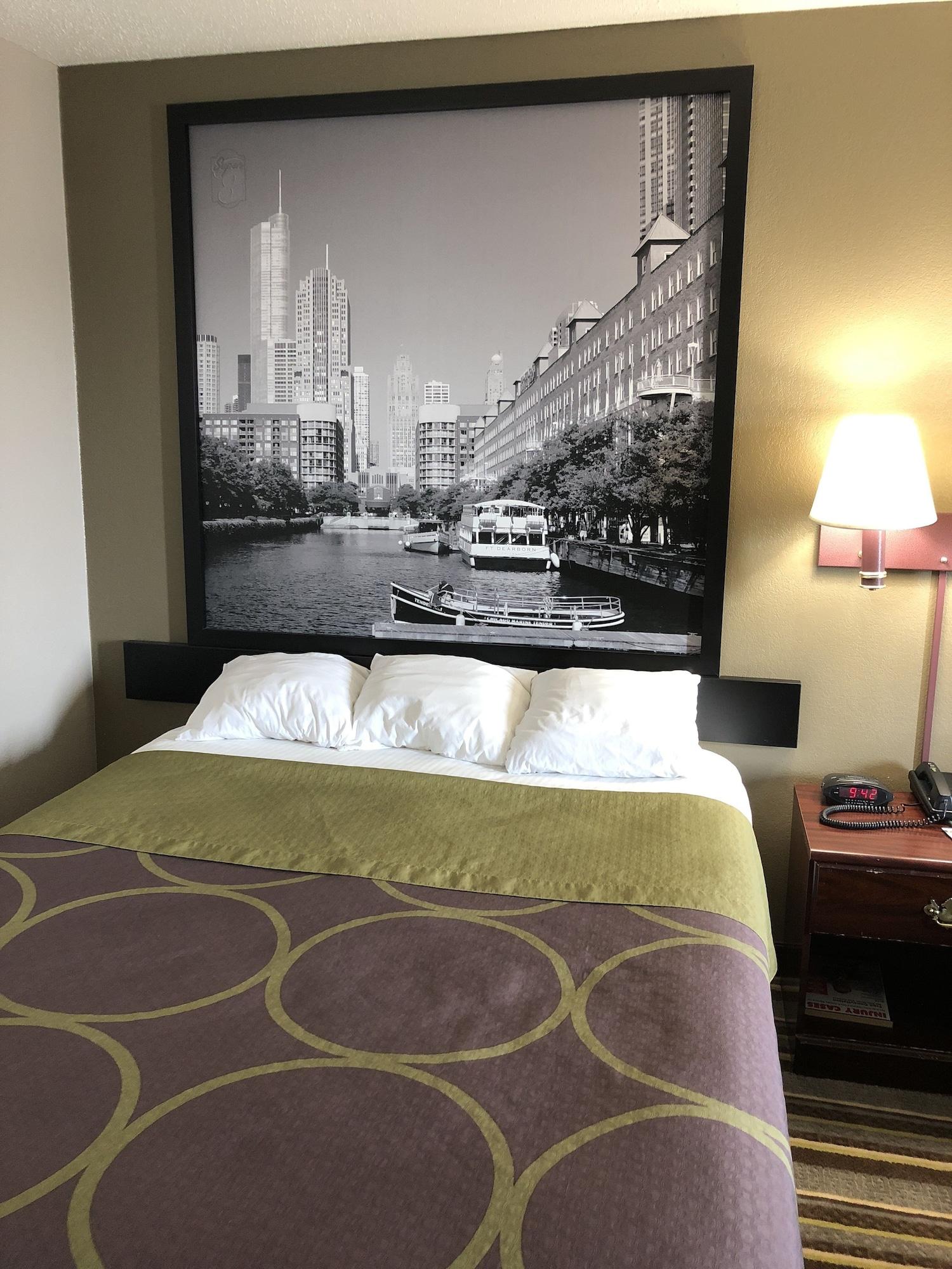 Super 8 By Wyndham Aurora/naperville Area 2*