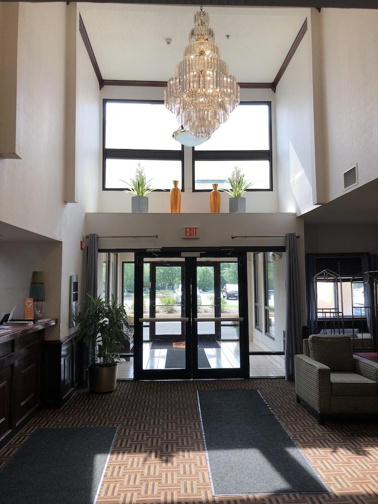Hotel Super 8 By Wyndham Aurora/naperville Area Aurora