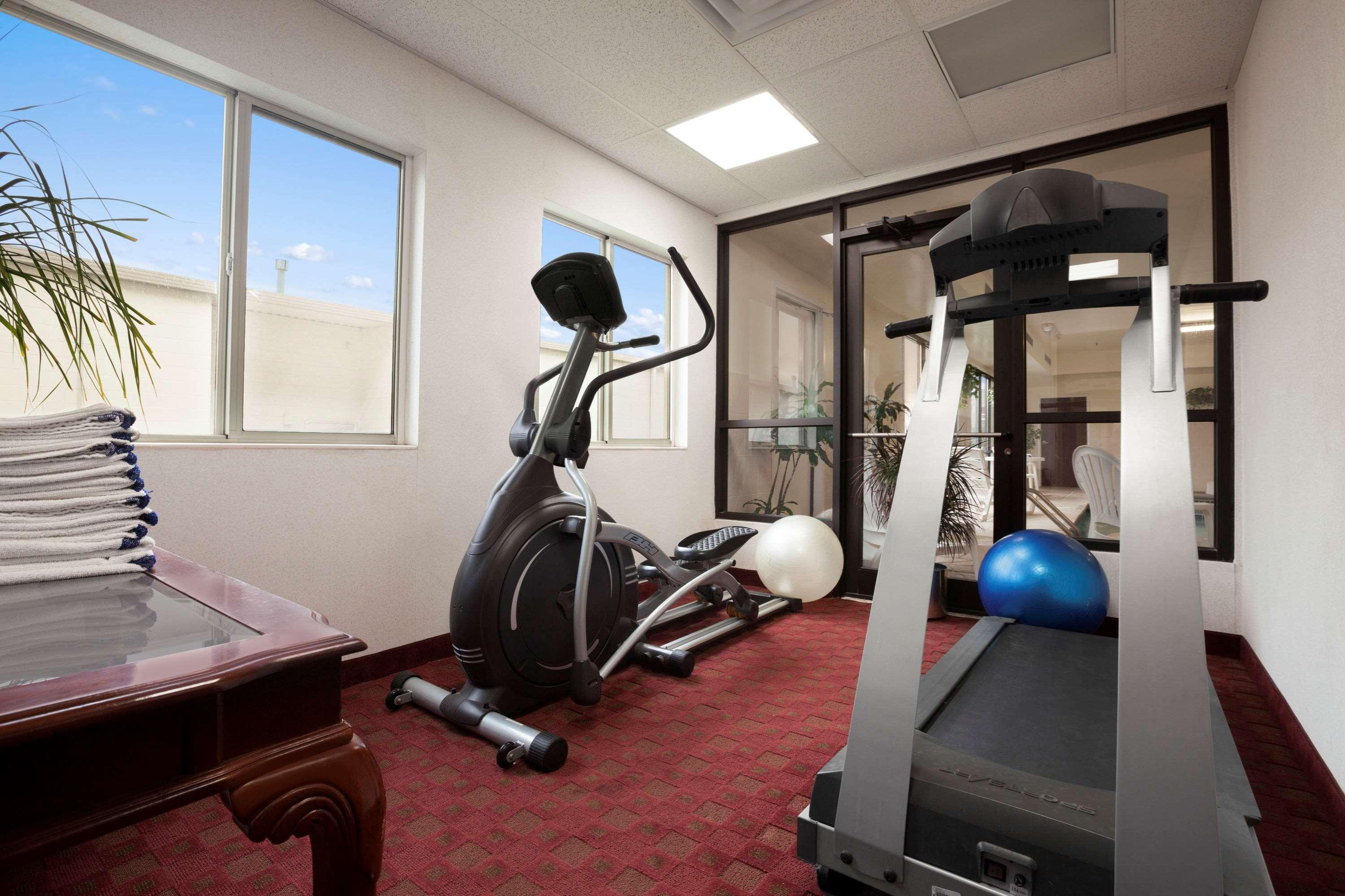 Super 8 By Wyndham Aurora/naperville Area Hotel Aurora
