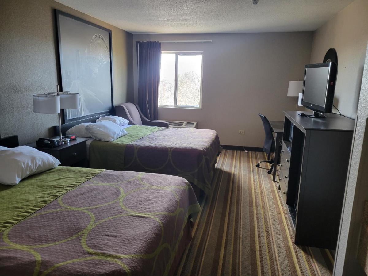 Hotel Super 8 By Wyndham Aurora/naperville Area Aurora