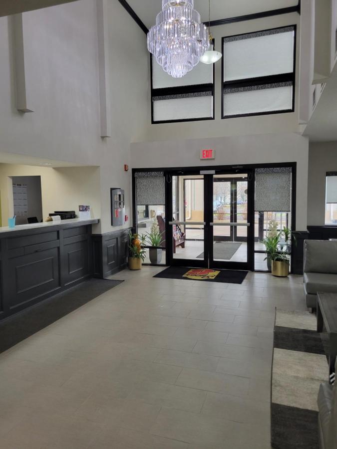 Hotel Super 8 By Wyndham Aurora/naperville Area 2*