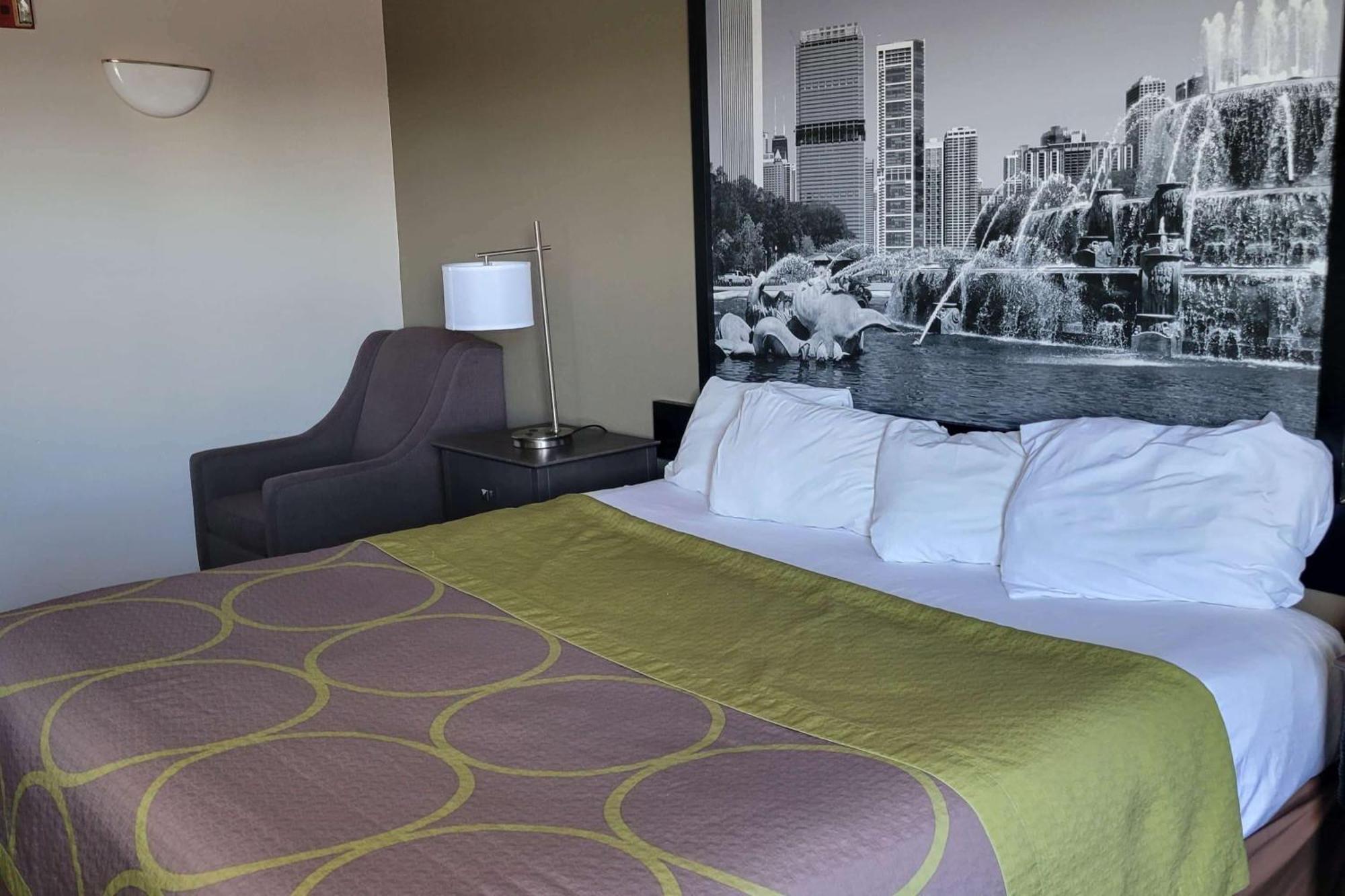 Super 8 By Wyndham Aurora/naperville Area 2*