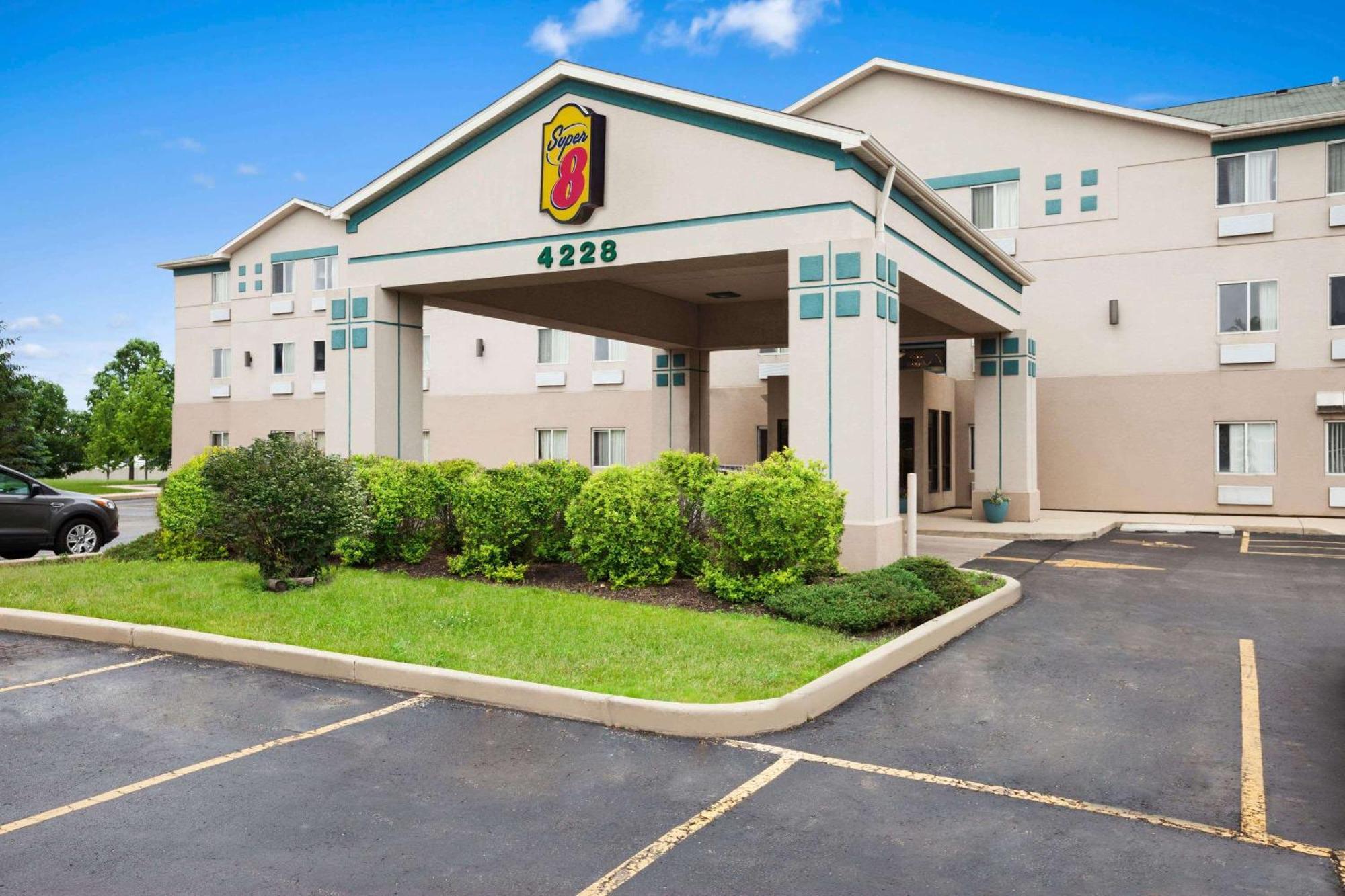 Super 8 By Wyndham Aurora/naperville Area