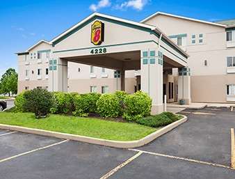 Super 8 By Wyndham Aurora/naperville Area