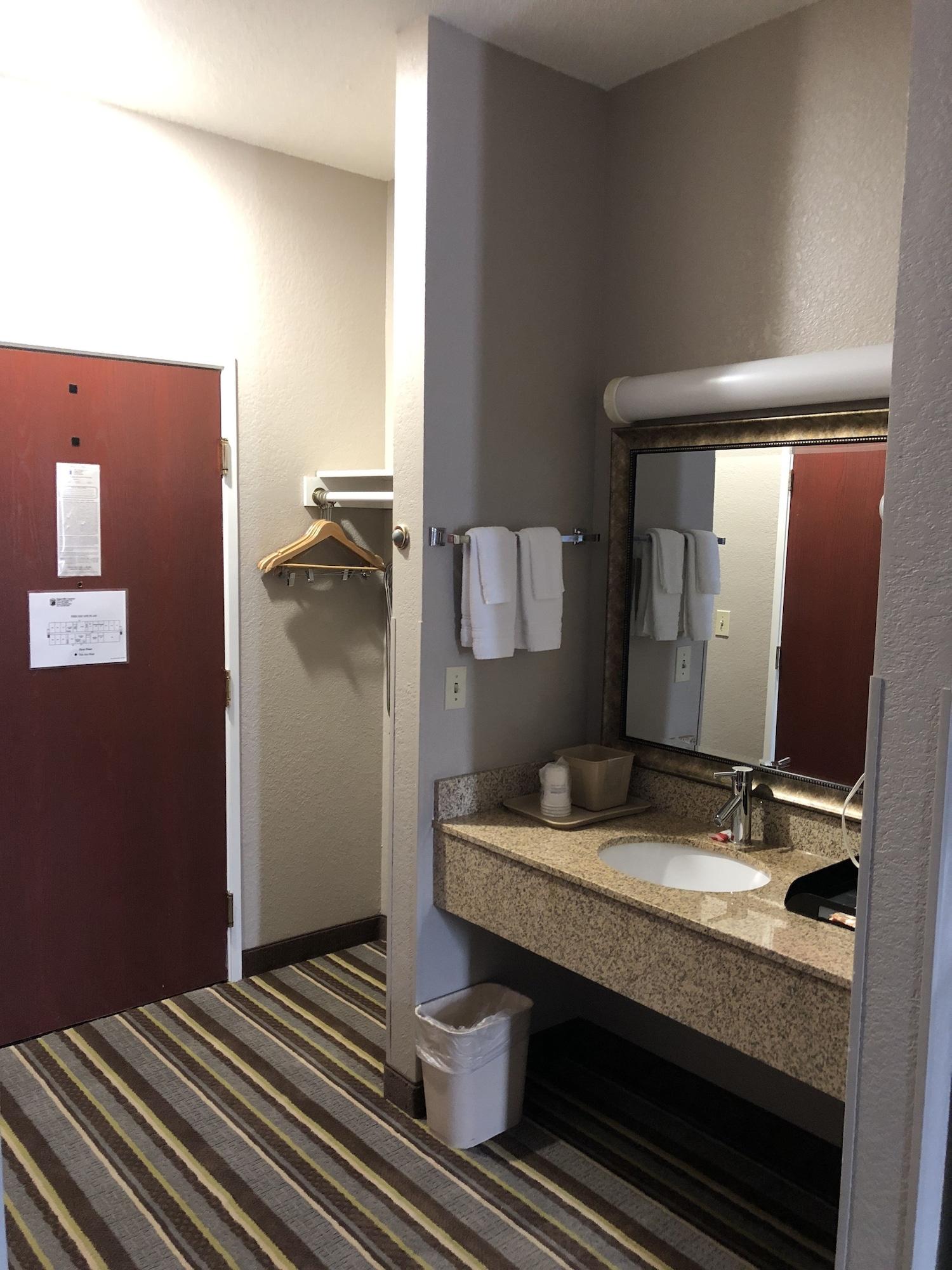 Super 8 By Wyndham Aurora/naperville Area Aurora