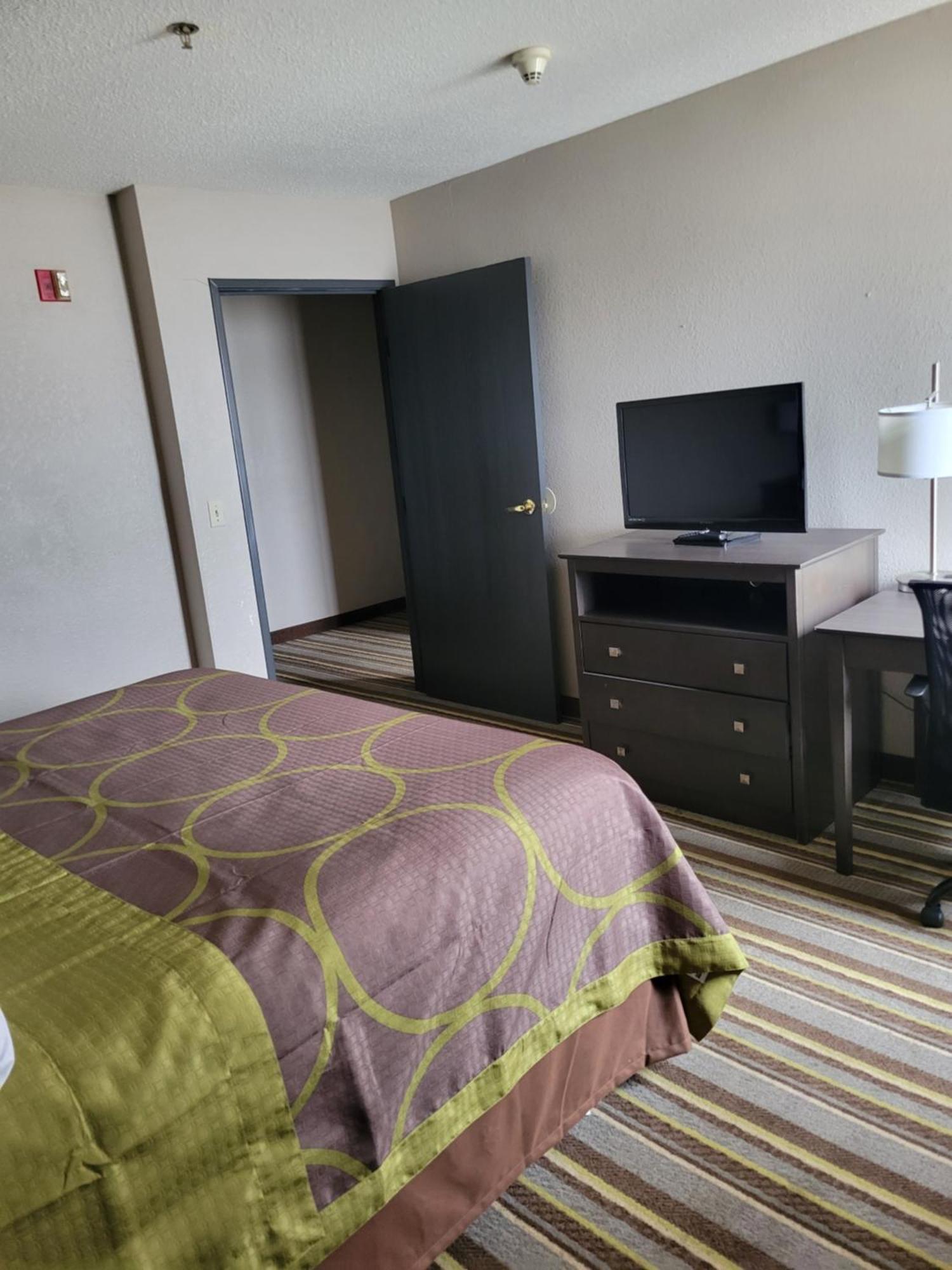 Super 8 By Wyndham Aurora/naperville Area Hotel Aurora