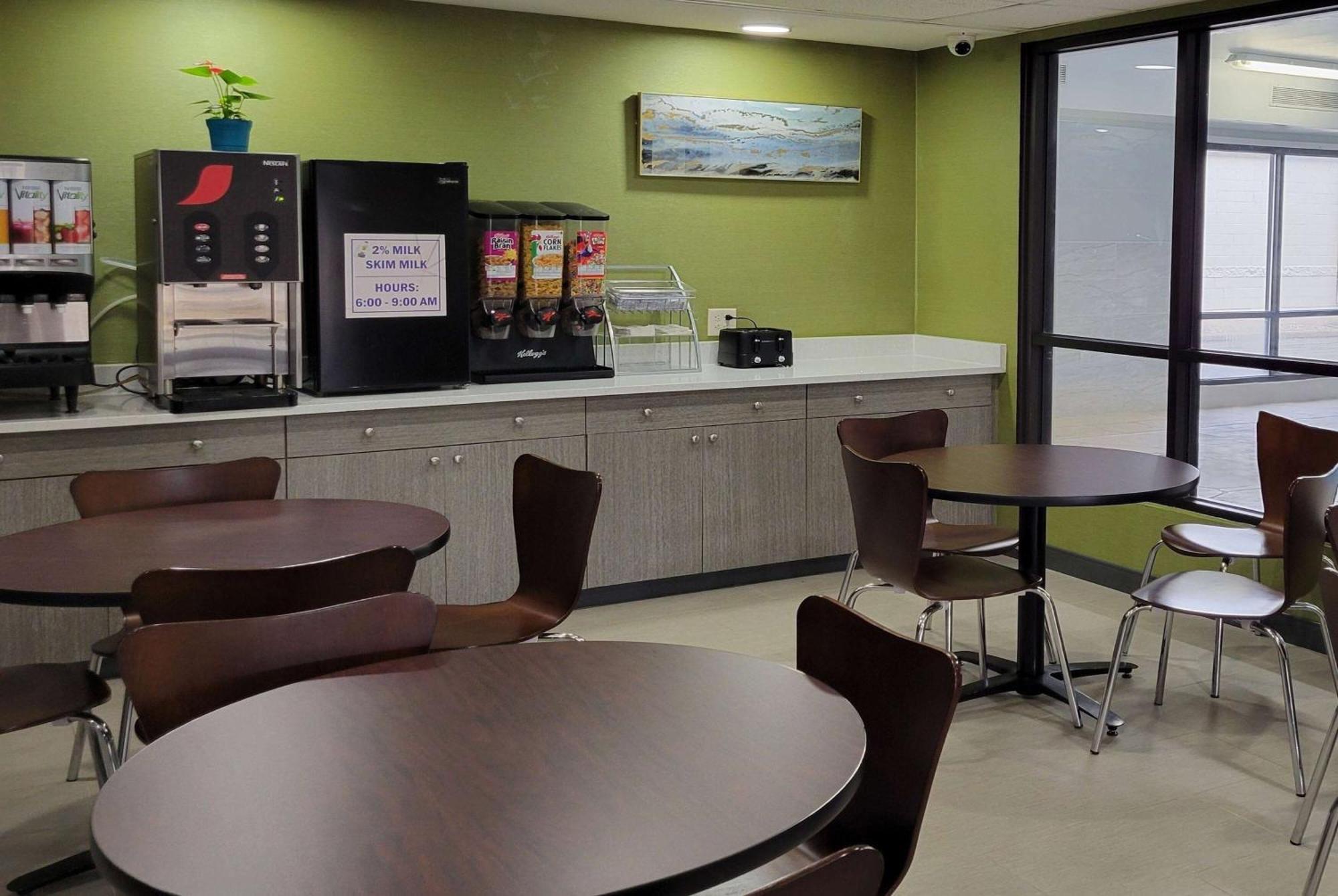Hotel Super 8 By Wyndham Aurora/naperville Area Aurora