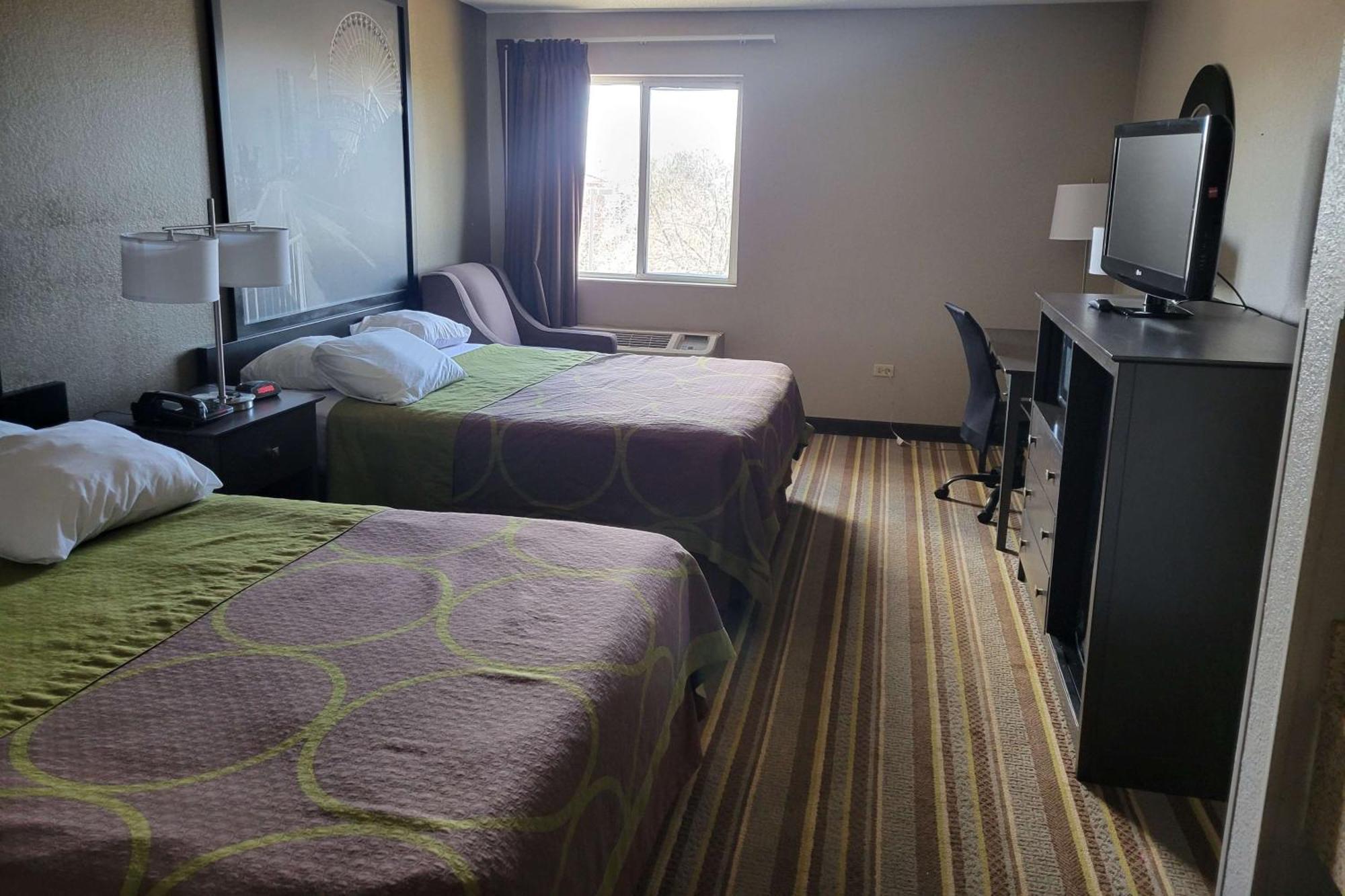 Hotel Super 8 By Wyndham Aurora/naperville Area