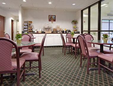 Super 8 By Wyndham Aurora/naperville Area 2*
